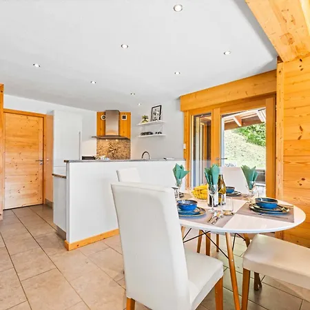 Mountain Views Balcony Stylish 3 Bed *