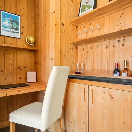Mountain Views Balcony Stylish 3 Bed *